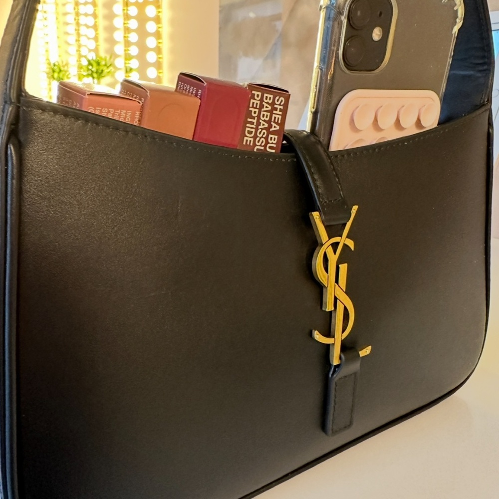 SAINT LAURENT BLACK LEATHER 'LE 5 À 7' SHOULDER BAG